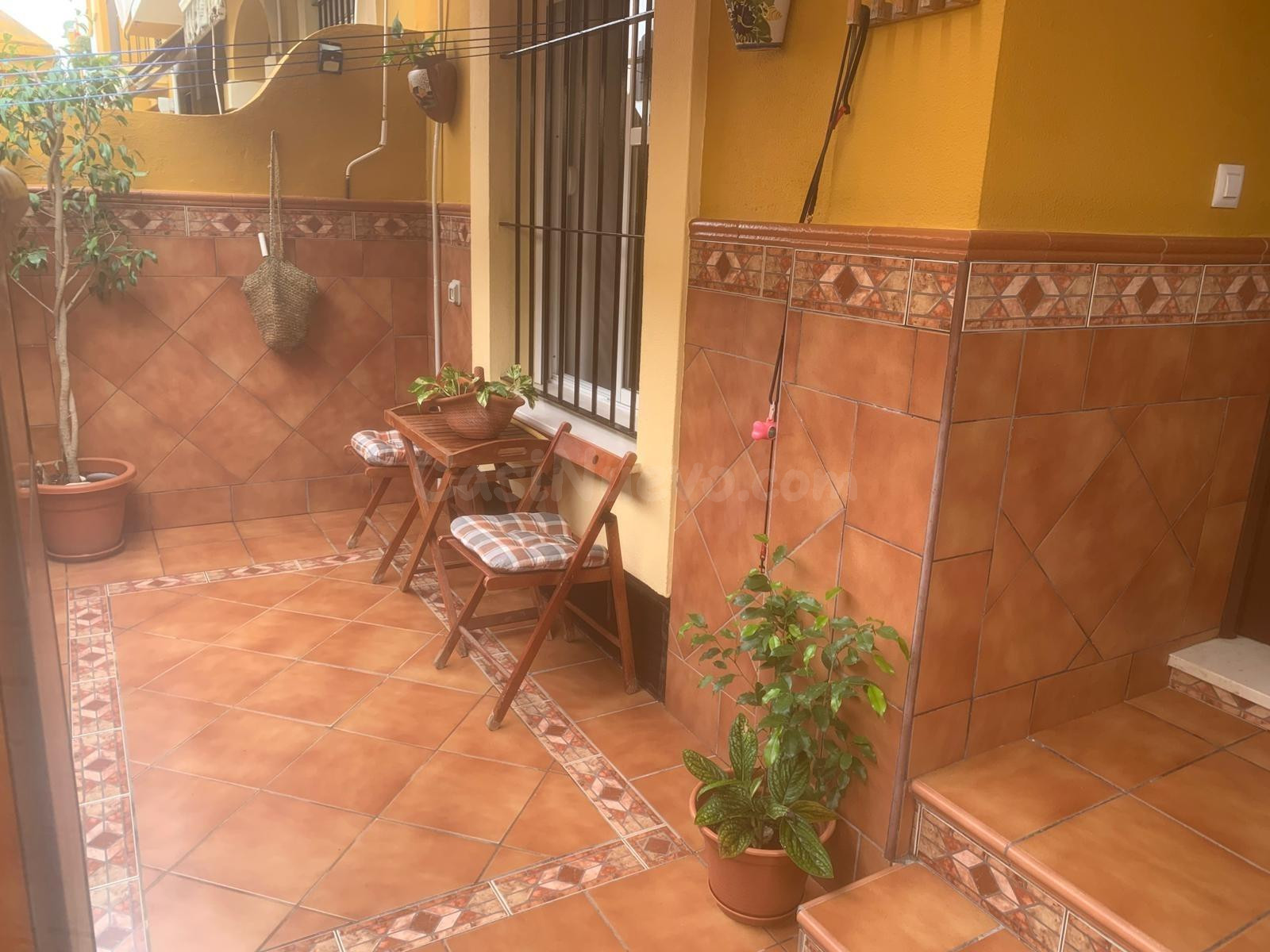 AMPLIO UNIFAMILIAR EN URB. " JARDINES DEL BOTÁNICO" - foto 2