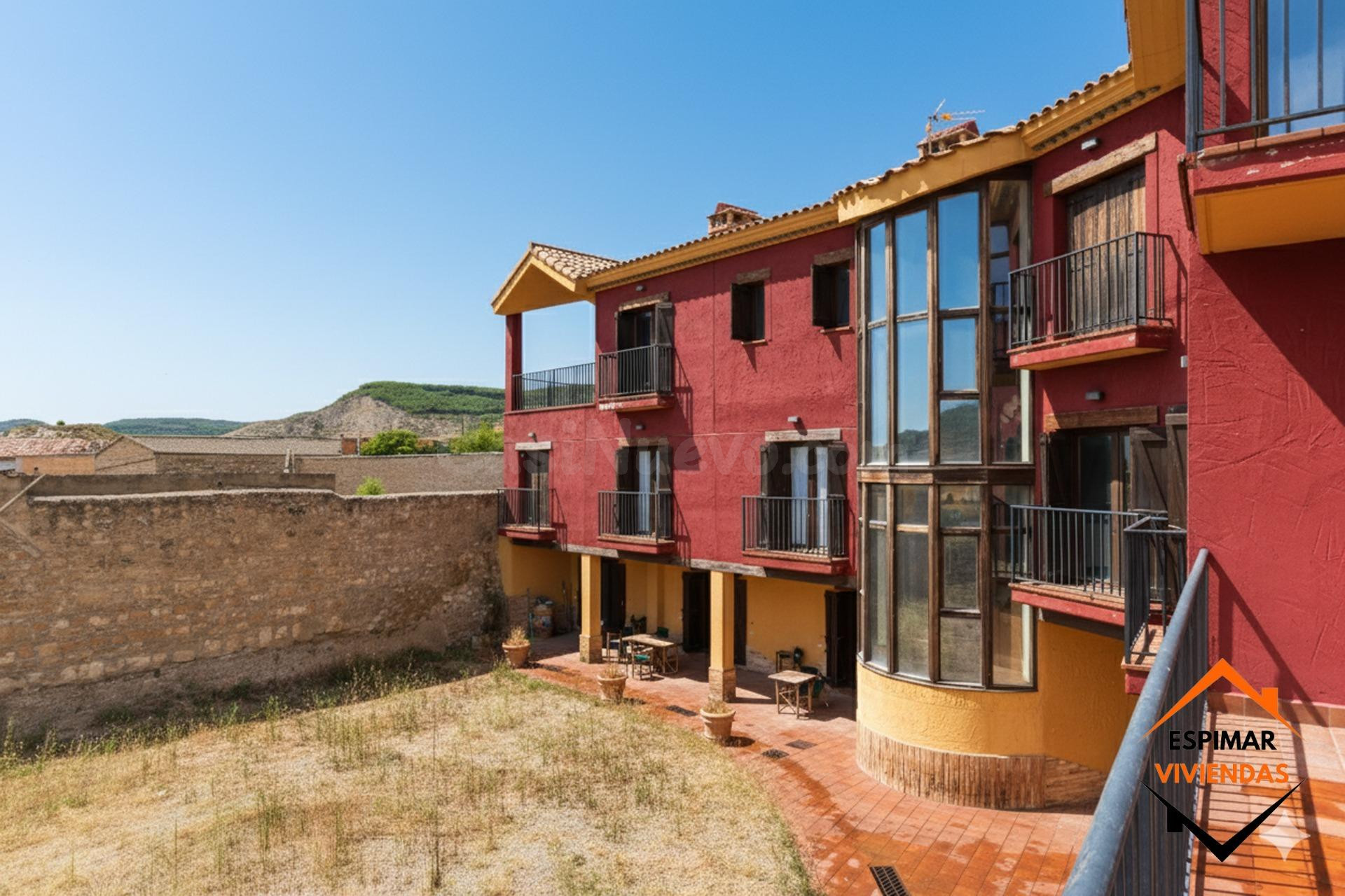 Hotel único en venta en Castejón de Valdejasa - foto 3