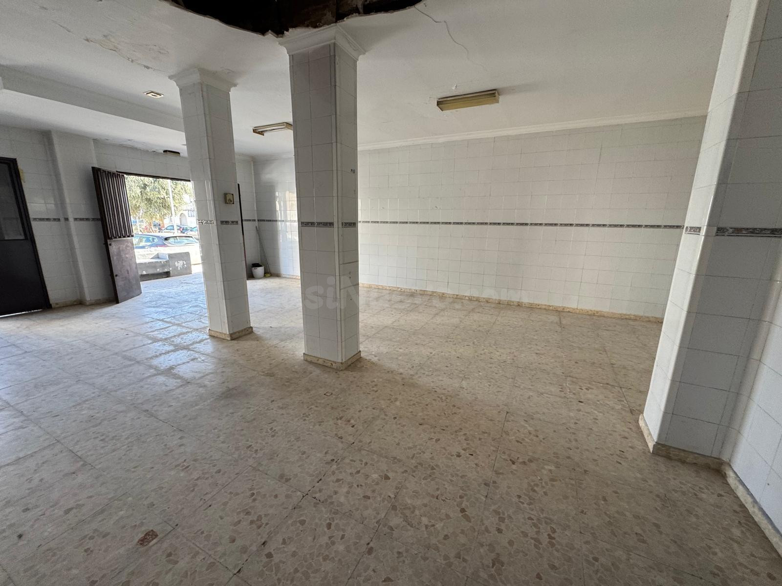 LOCAL COMERCIAL EN LA ZONA DEL BARRIO ALTO - foto 2