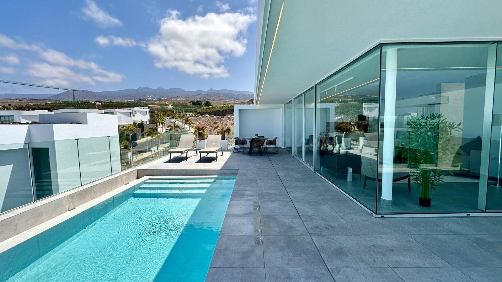 Villa de lujo de 3 dormitorios, ascensor y piscina privada e - foto 4