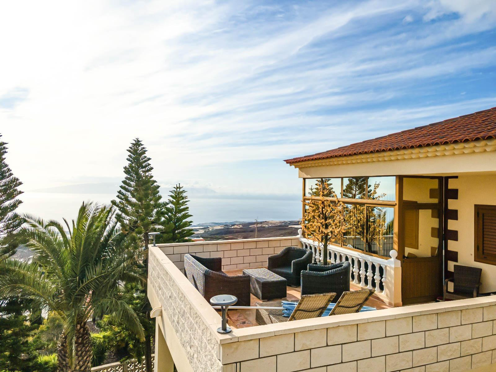 OPORTUNIDAD! GRAN CHALET FAMILIAR CON MUCHAS POSIBILIDADES E - foto 4