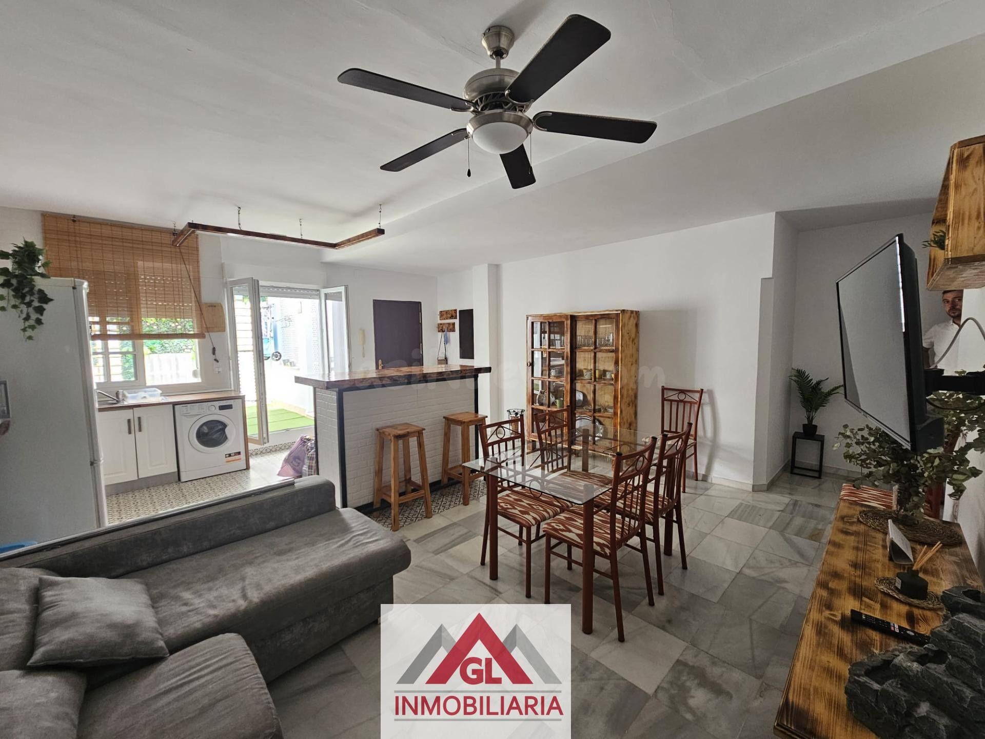ALQUILER ANUAL DE VIVIENDA EN ZONA CENTRO!! - foto 2
