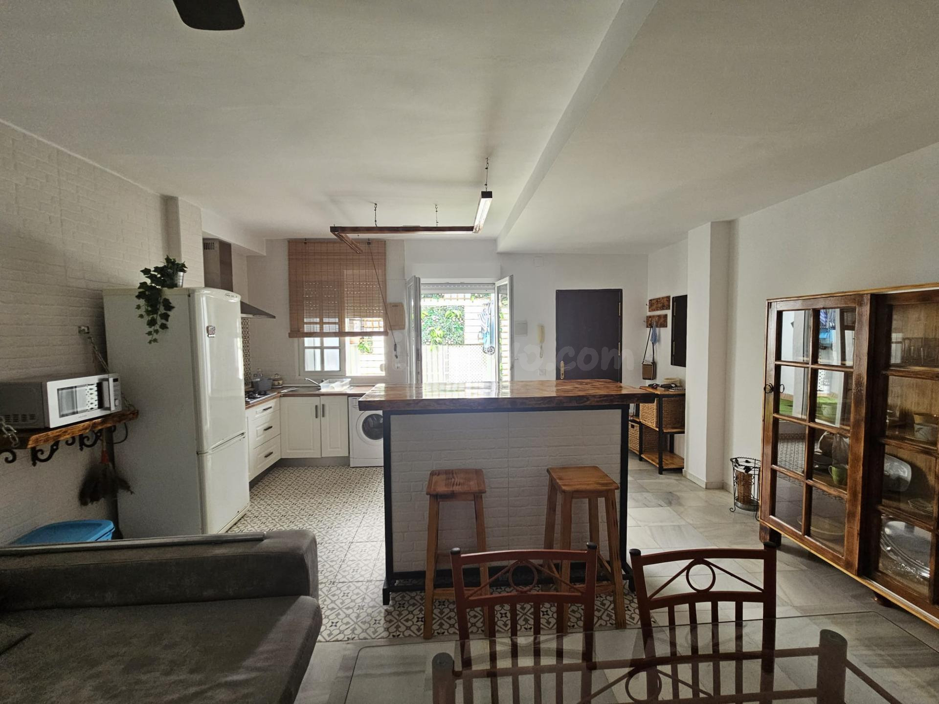 ALQUILER ANUAL DE VIVIENDA EN ZONA CENTRO!! - foto 4