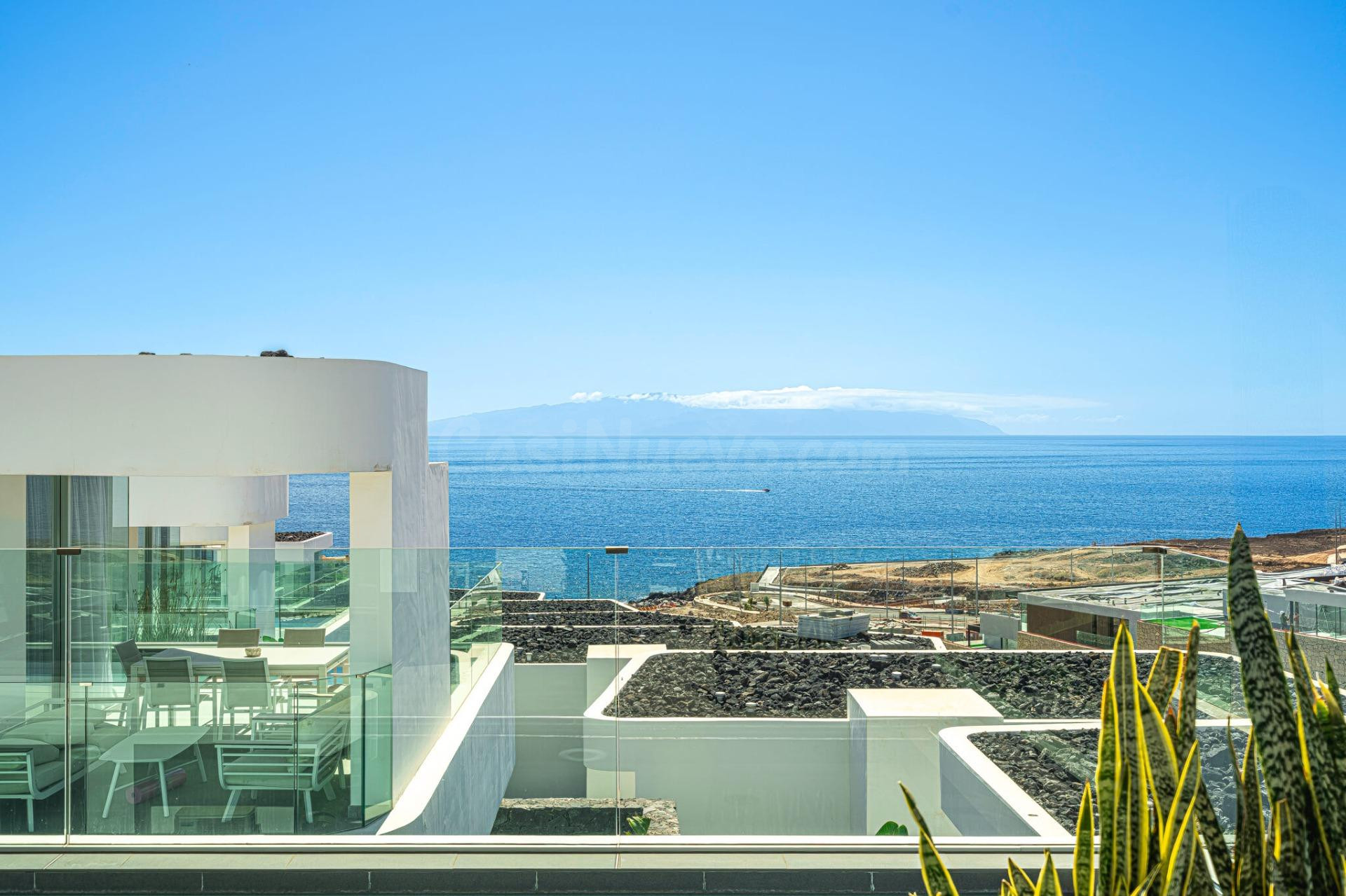 VILLA DE LUJO EN ZONA RESIDENCIAL ROKABELLA