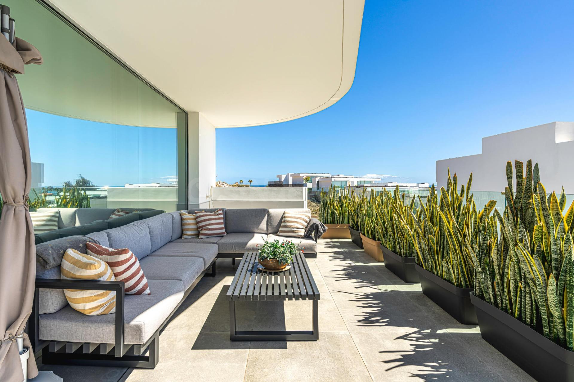 VILLA DE LUJO EN ZONA RESIDENCIAL ROKABELLA - foto 4