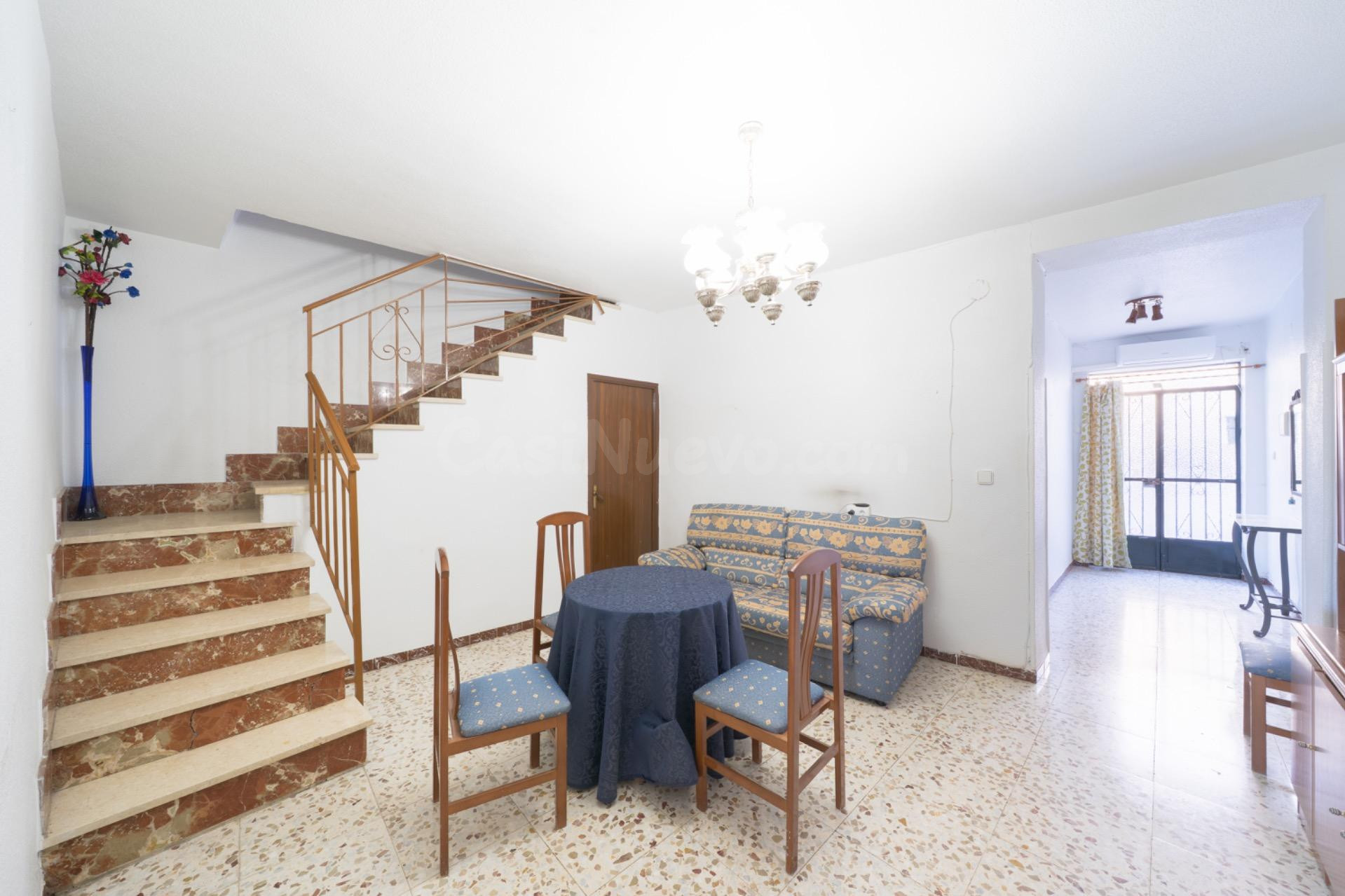 Amplia y Luminosa Casa en el Encantador Barrio del Carmen - foto 3