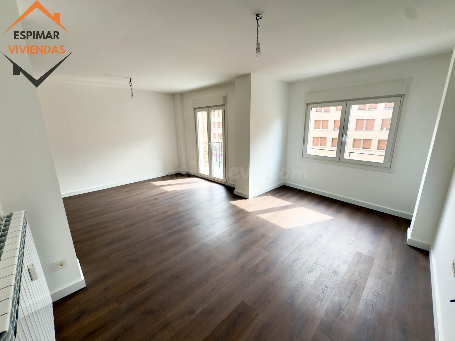Exclusiva vivienda en María Lostal con balcón super luminoso - foto 2