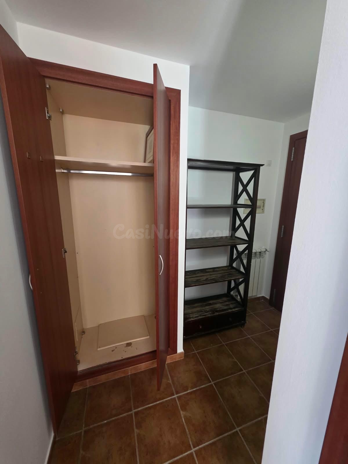 Piso de dos habitaciones con amplia terraza en Incles - foto 2