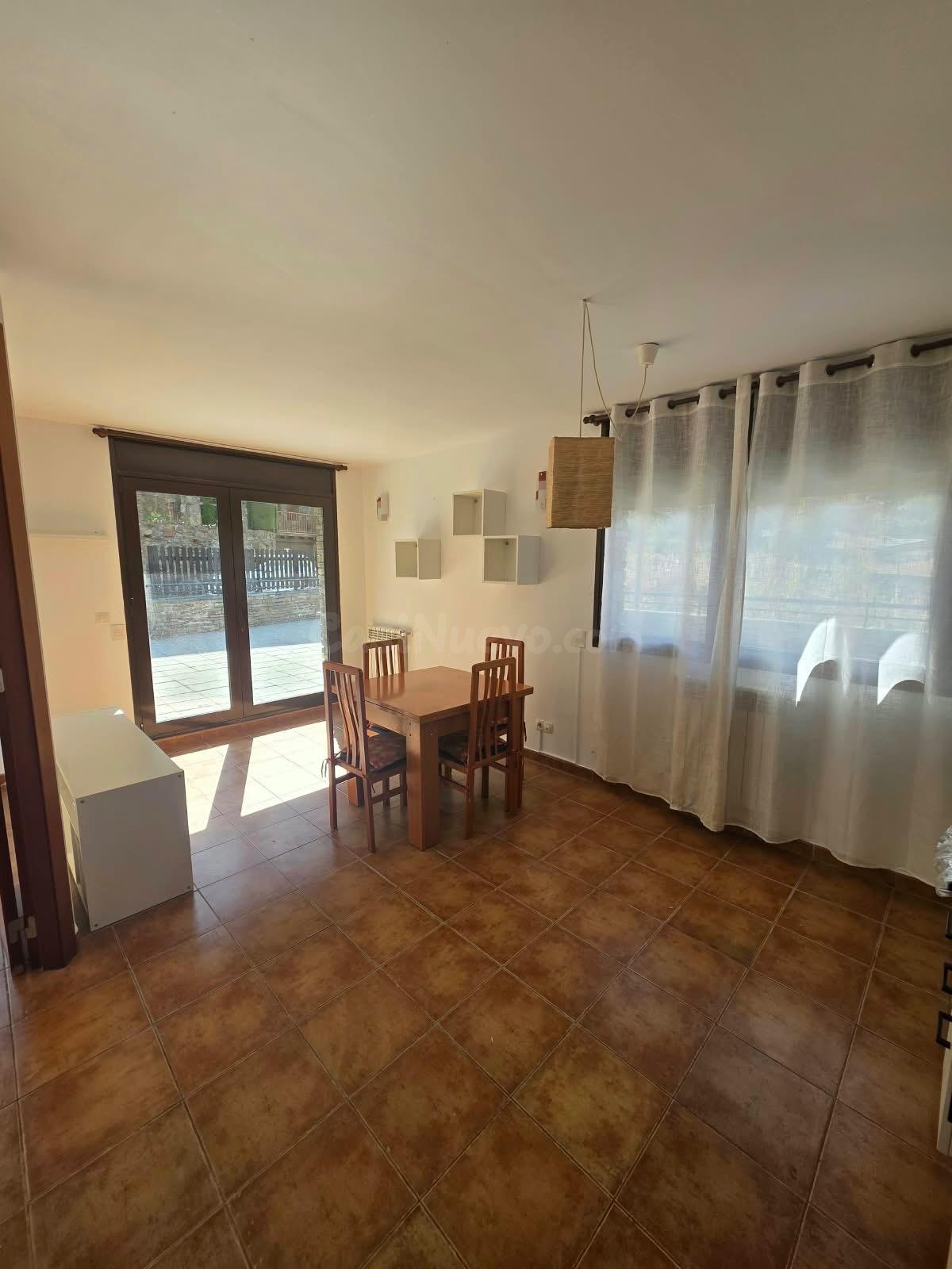 Piso de dos habitaciones con amplia terraza en Incles - foto 4