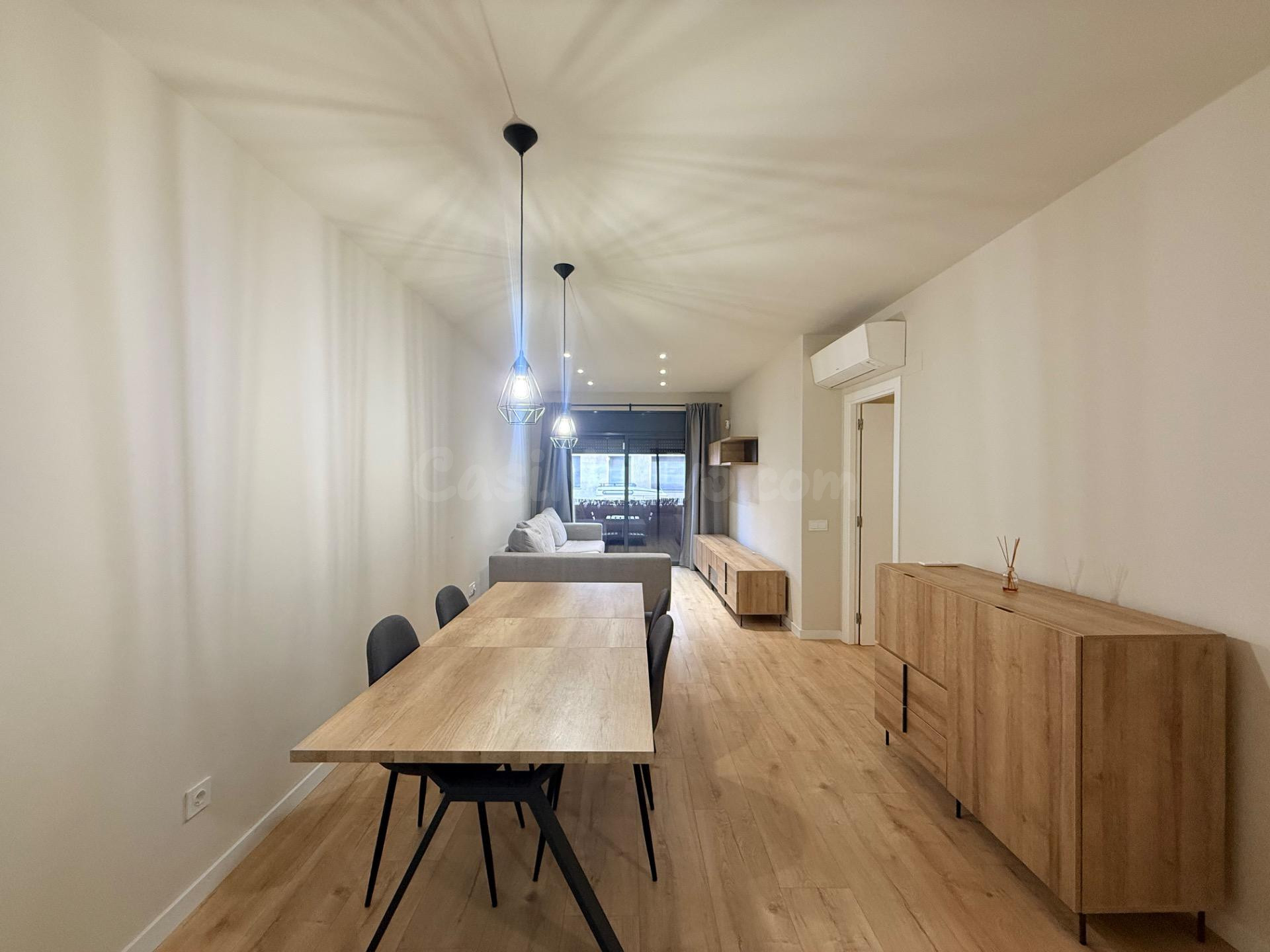 PLANTA BAJA EN CAMARLES: ESPACIO, LUZ Y COMODIDAD - foto 2