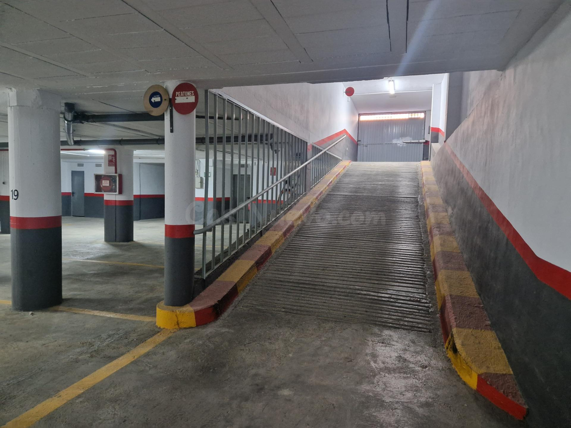 ¡¡¡PLAZAS DE GARAJE EN PLENO CORAZÓN DE LA POBLA DE VALLBONA - foto 4