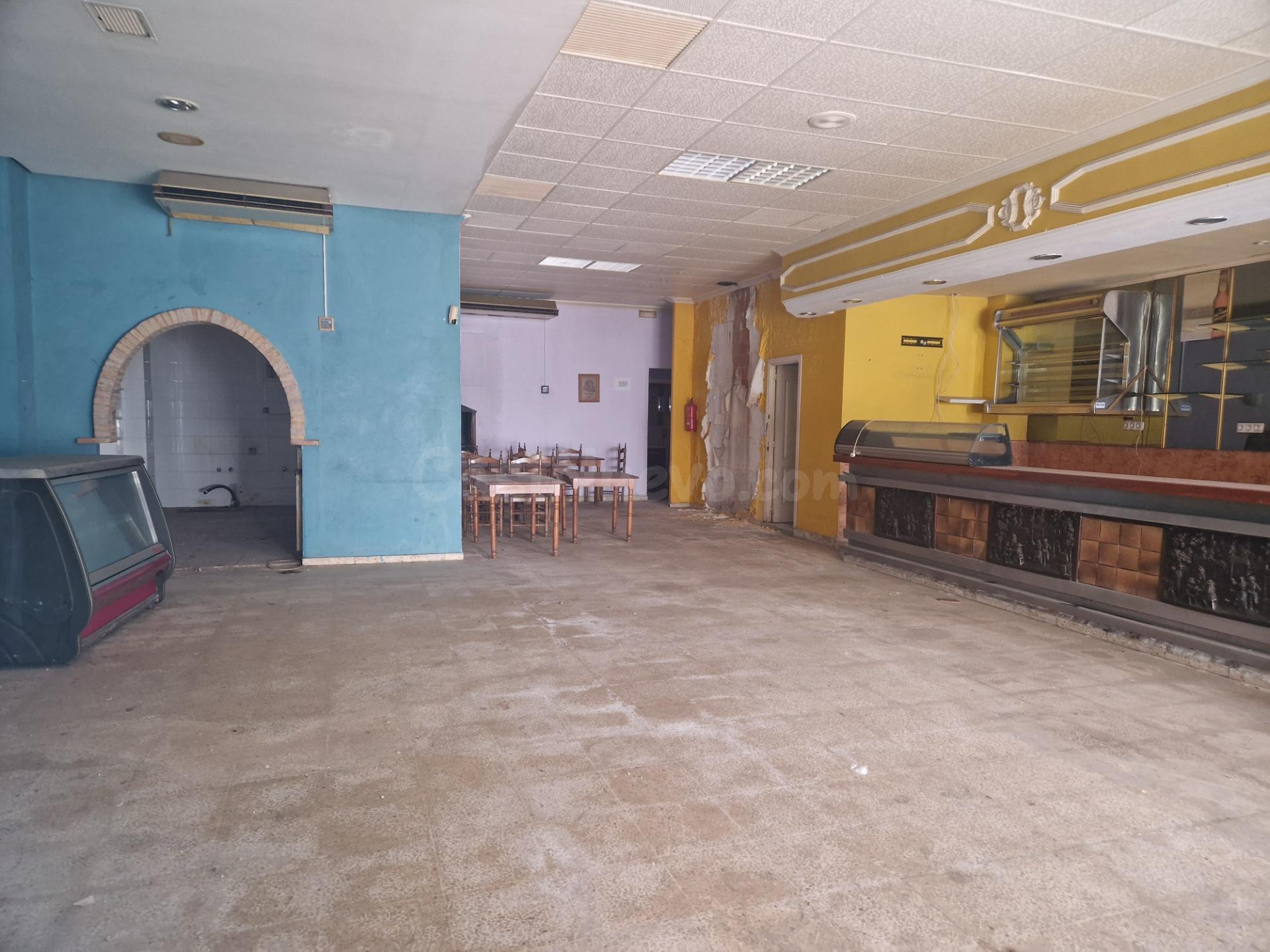 Local comercial en La Pobla de Vallbona - foto 2