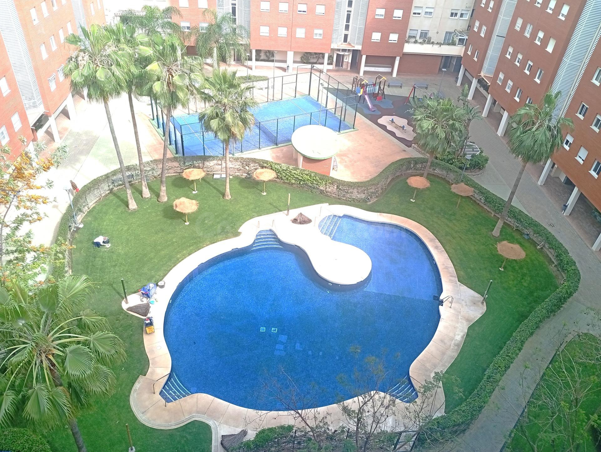 Amplio y luminoso piso a 900m de la playa en Parque del Lito