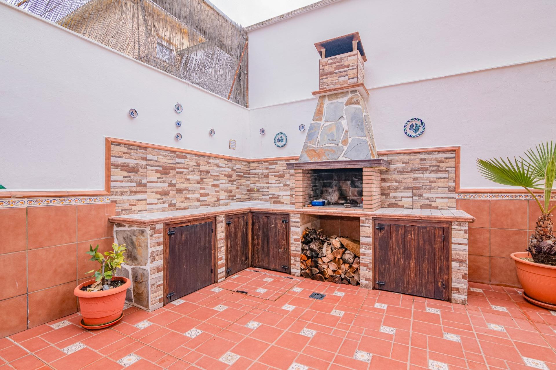 “Casa familiar con gran patio, placas solares y cochera dobl - foto 5