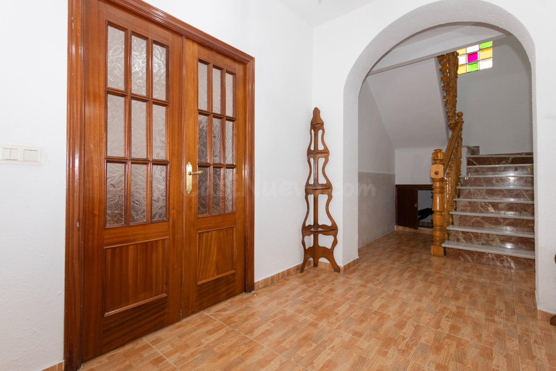 Encantadora Casa en Cullar Vega - Ideal para Entrar a Vivir - foto 2
