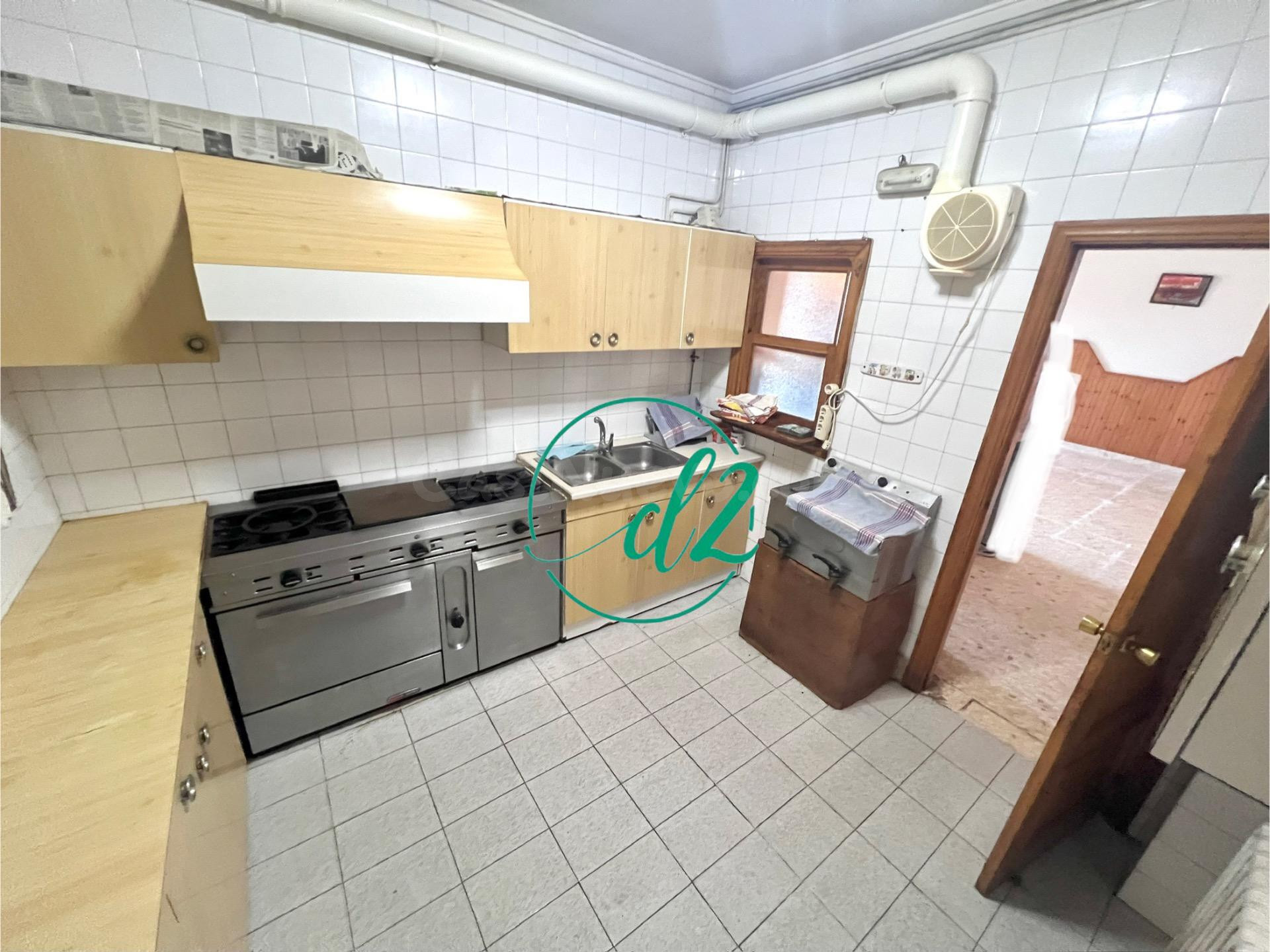 EN VENTA: CONSTRUCCIÓN IDEAL PARA HOSTAL/HOTEL A LA SALIDA D - foto 4