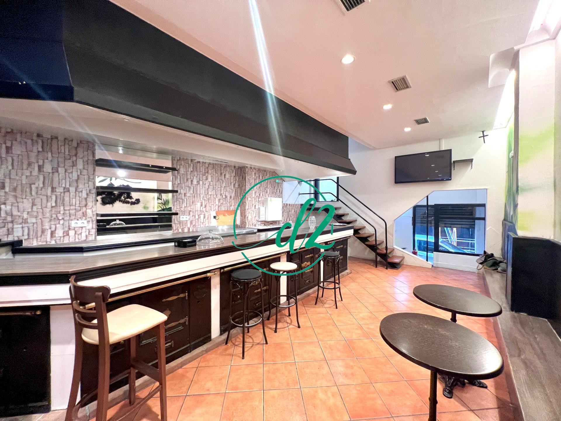 SE VENDE AMPLIO LOCAL COMERCIAL CON LICENCIA EN ACTIVO PARA 