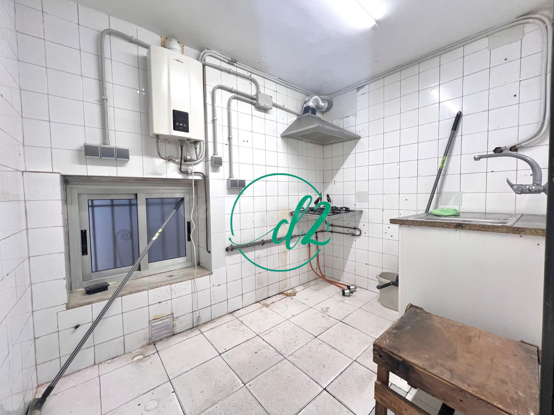 SE VENDE AMPLIO LOCAL COMERCIAL CON LICENCIA EN ACTIVO PARA  - foto 5