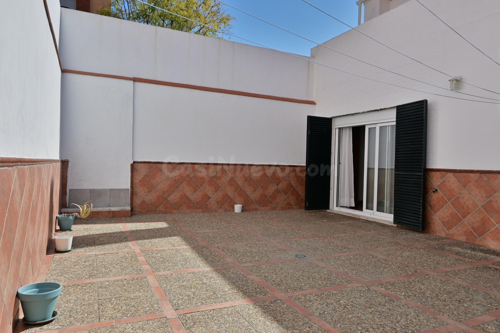 Casa de dos plantas de Renta Libre en Sevilla Este zona Aven - foto 5