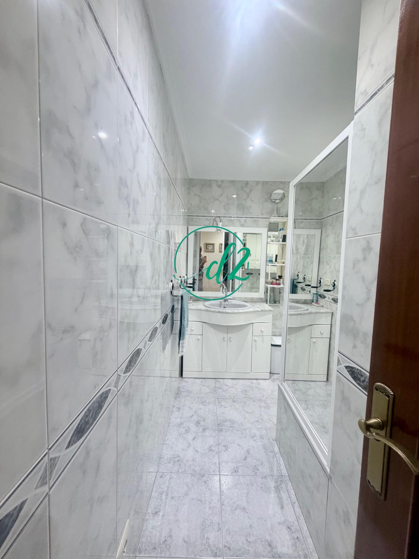 IDEAL PARA ESTUDIANTES!! AMPLIO Y LUMINOSO PISO A SOLO 10MIN - foto 4