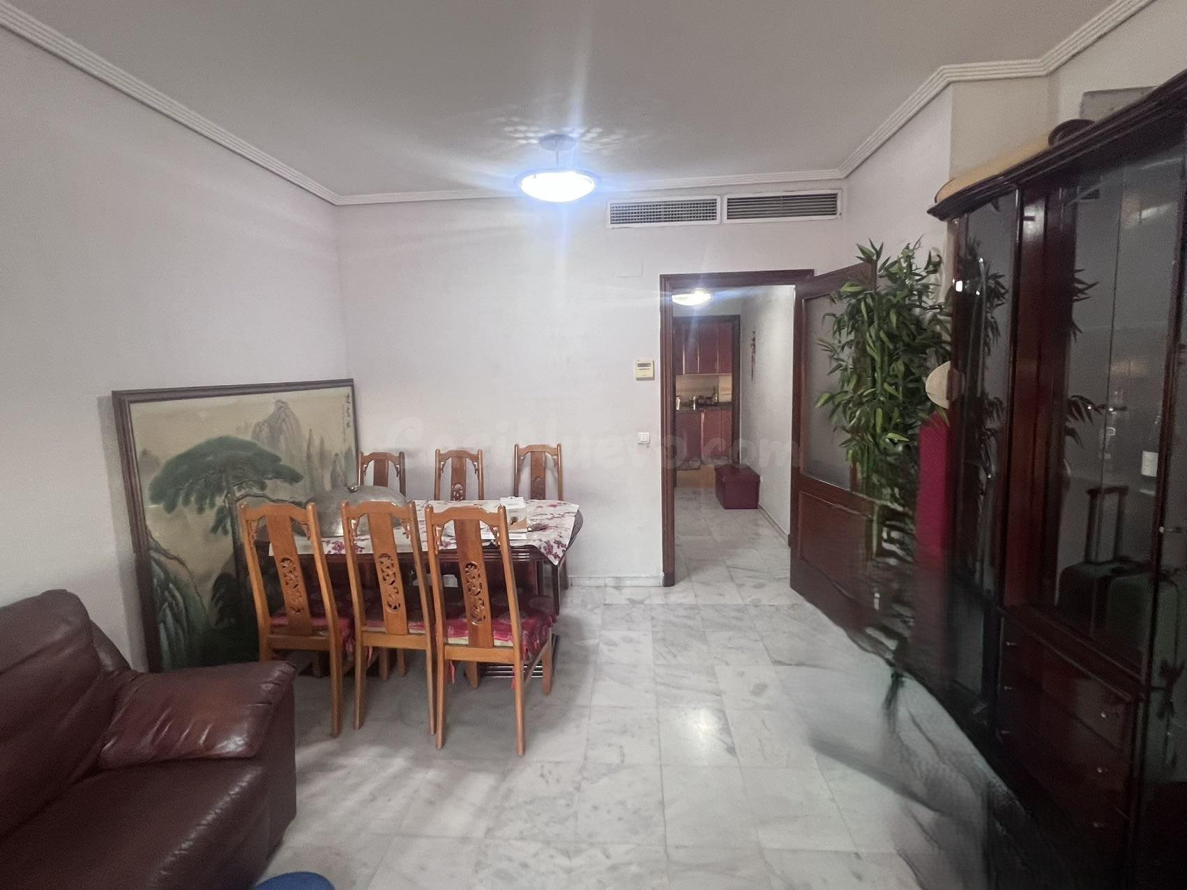Se alquilan habitaciones para estudiantes.