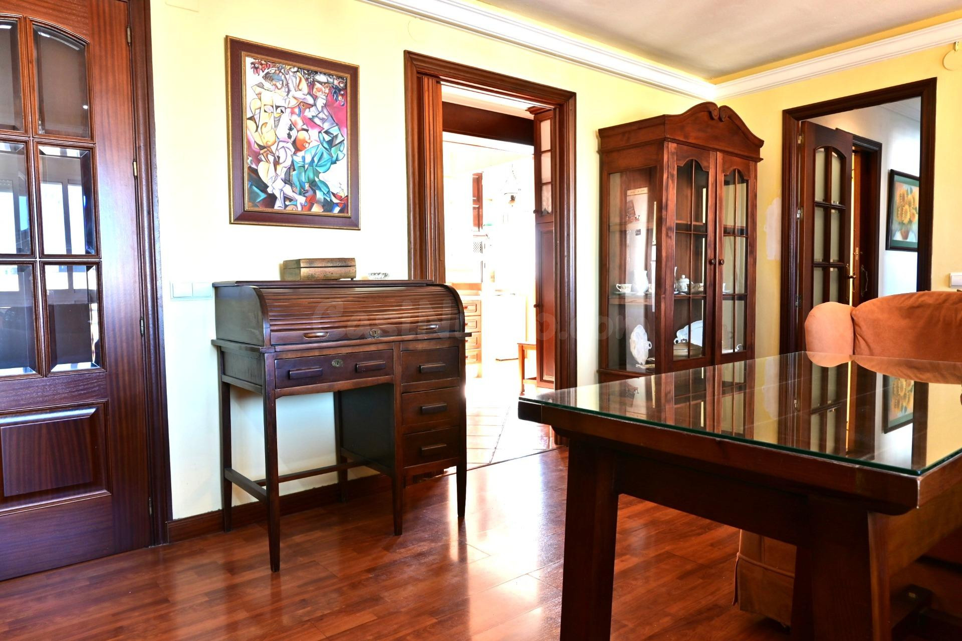 Piso en venta de Renta Libre de tres dormitorios, zona Santa - foto 3