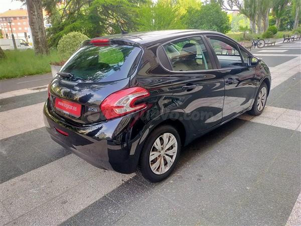 PEUGEOT 208 - foto 2