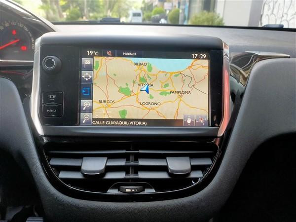 PEUGEOT 208 - foto 4
