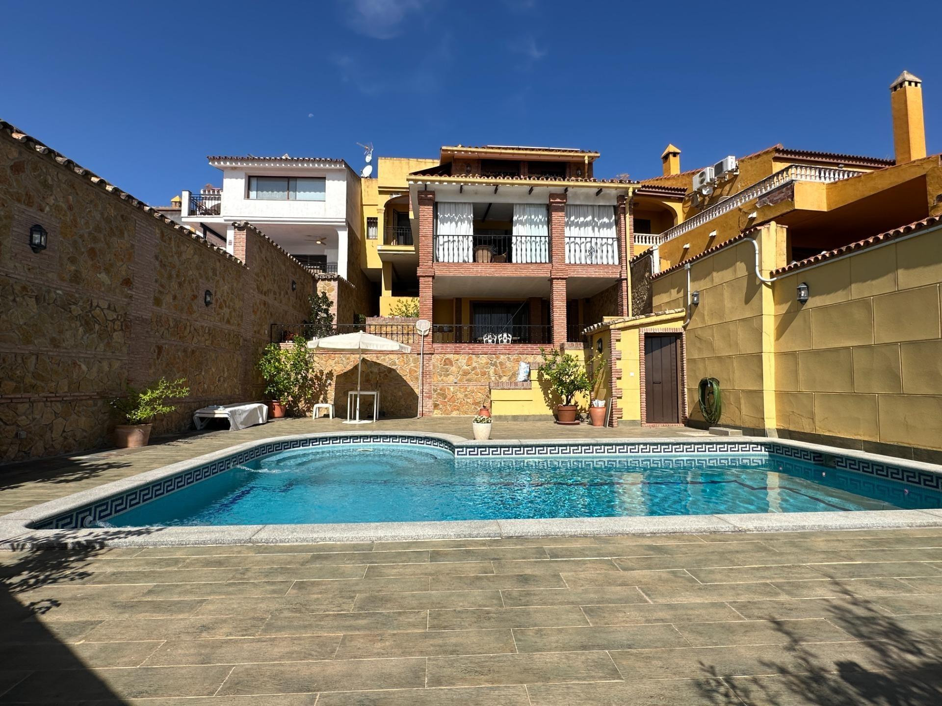 Chalet de revista al lado del Lago de la Encantada: un tribu