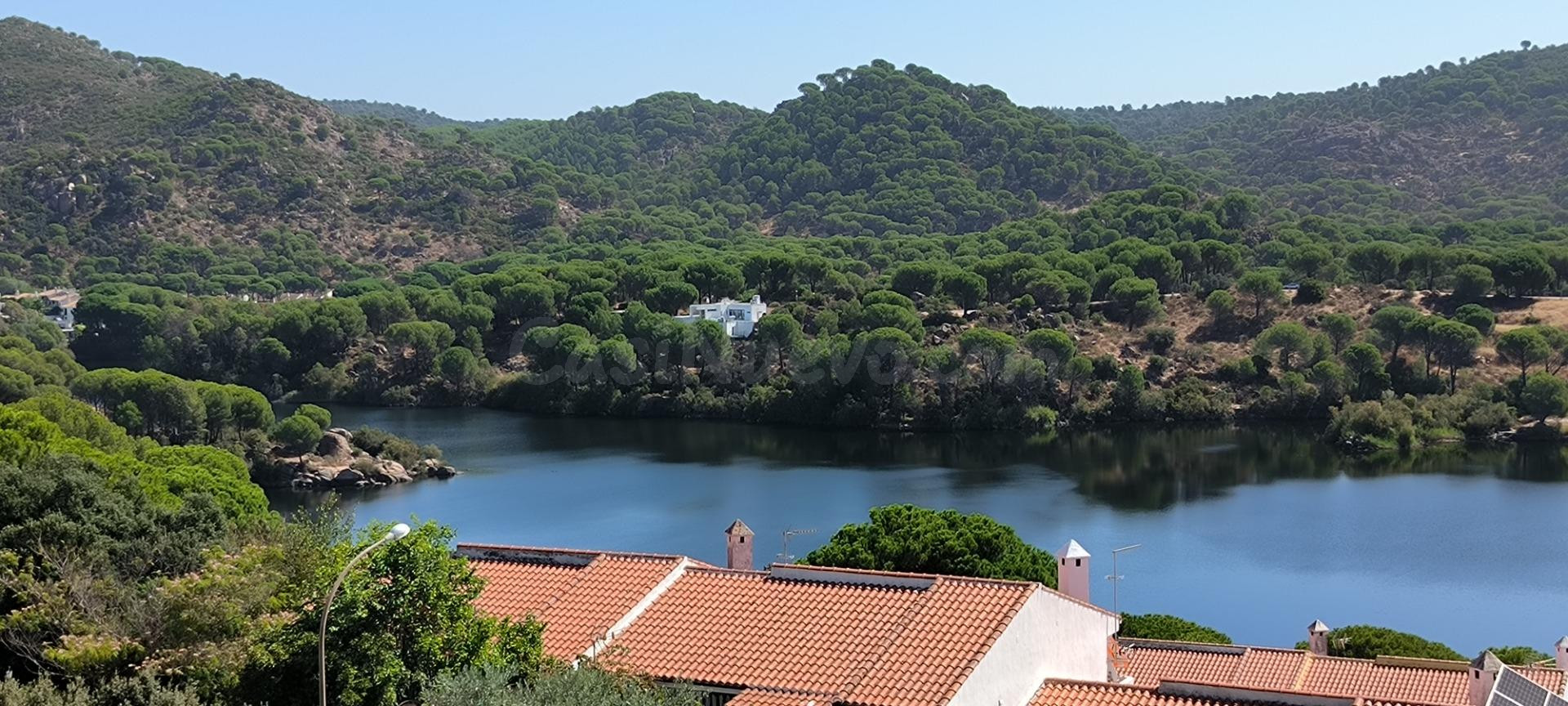 Chalet de revista al lado del Lago de la Encantada: un tribu - foto 2