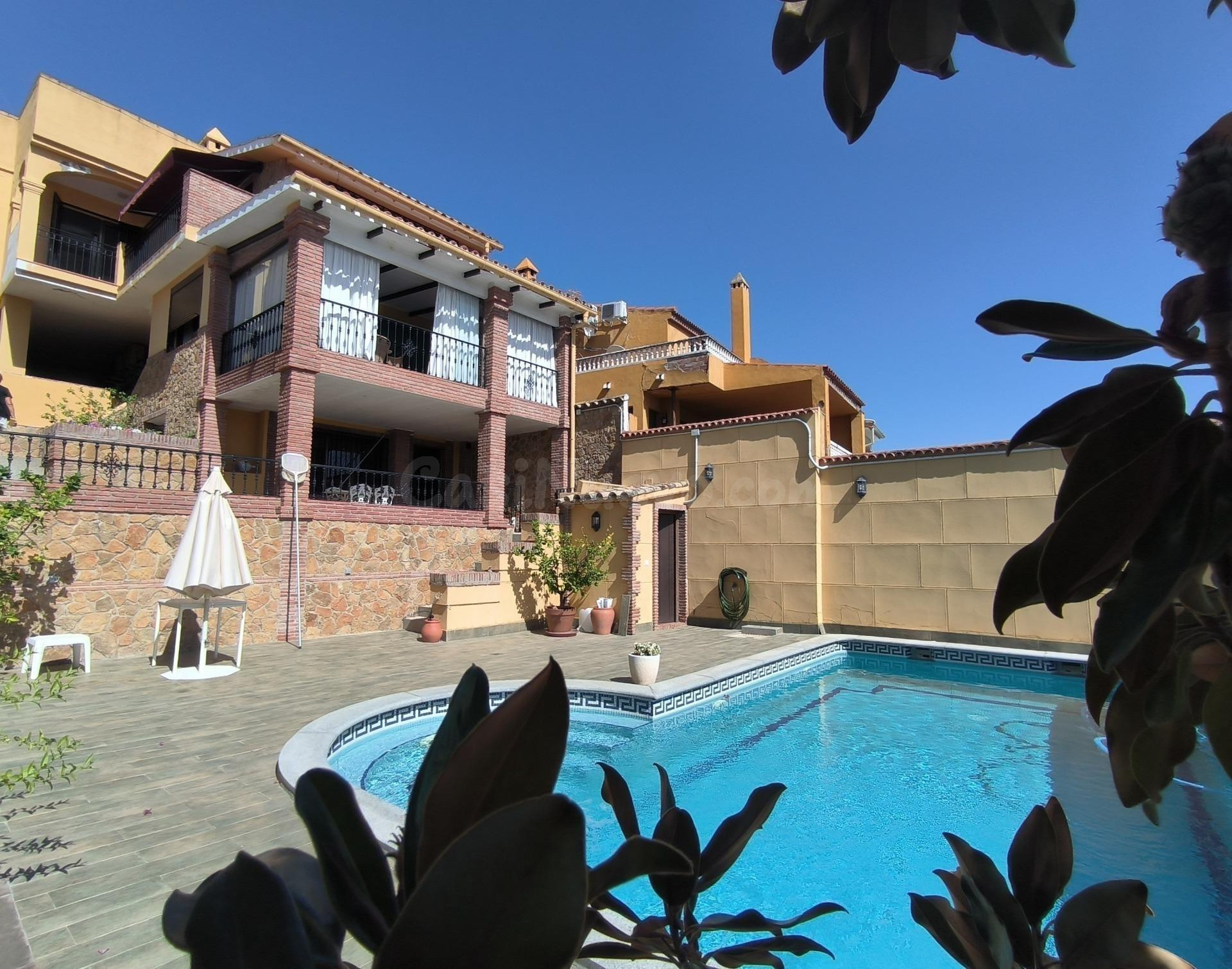 Chalet de revista al lado del Lago de la Encantada: un tribu - foto 4