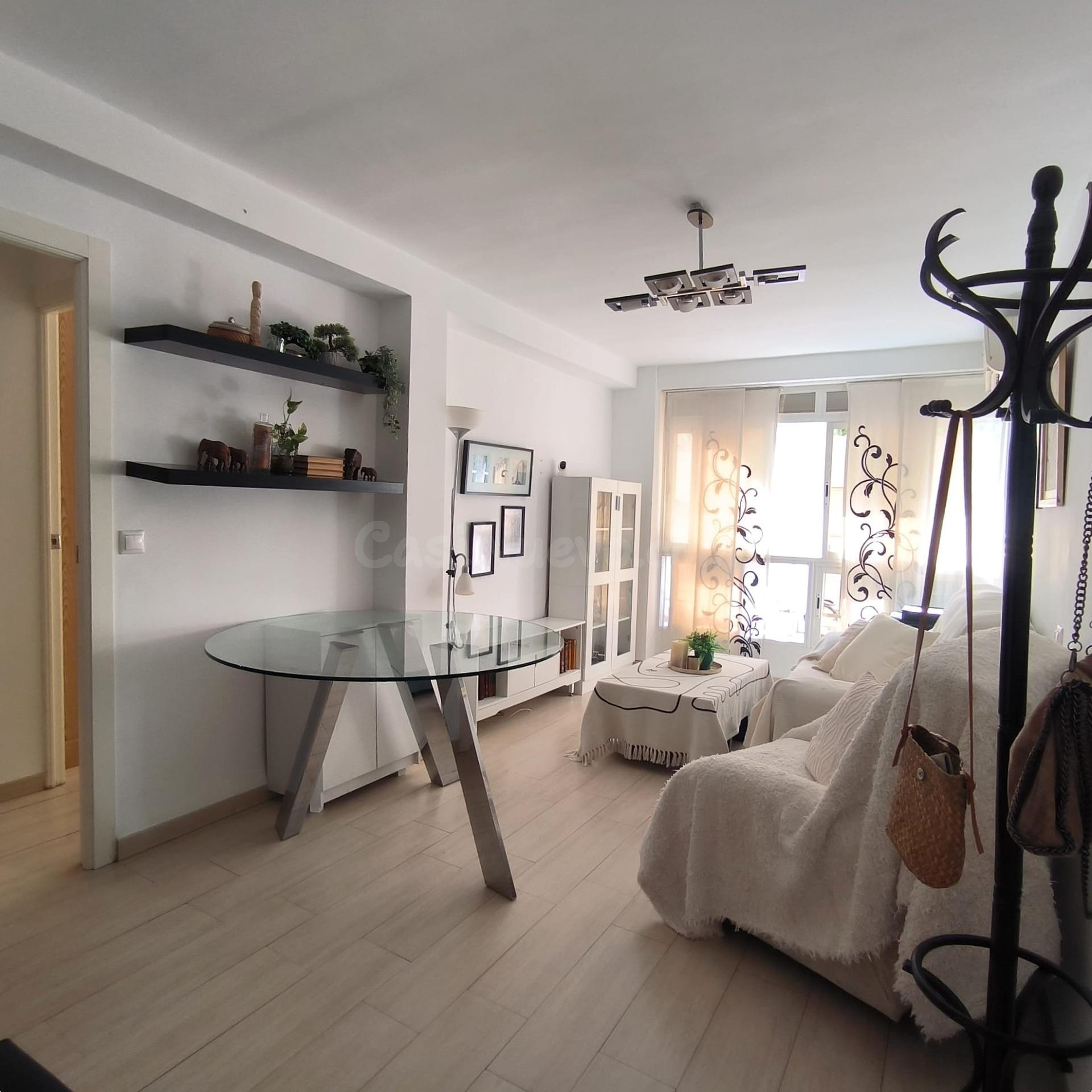 Precioso piso reformado con terraza incorporada al salón en  - foto 2