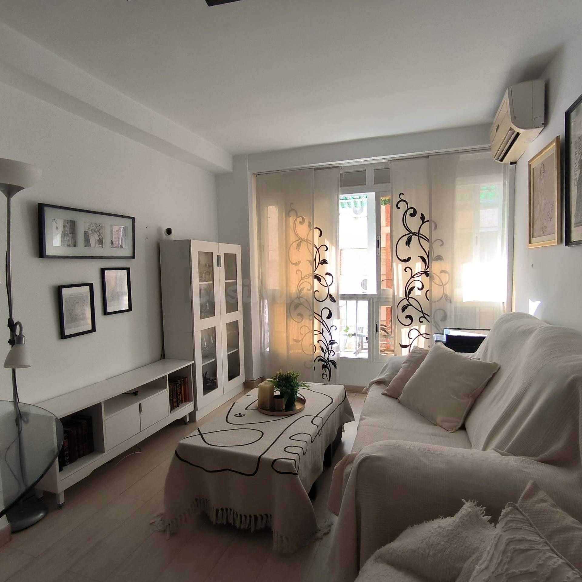 Precioso piso reformado con terraza incorporada al salón en  - foto 3