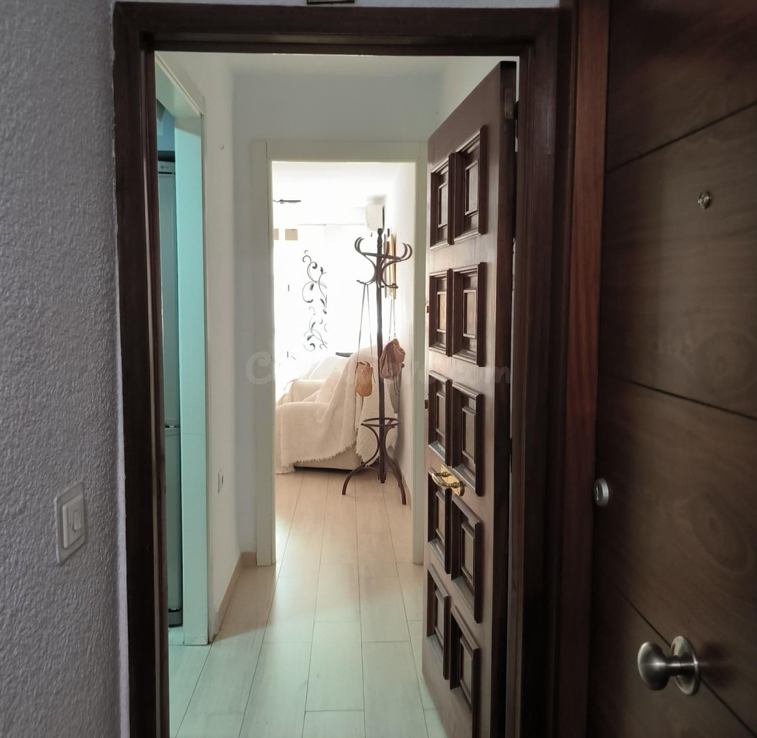 Precioso piso reformado con terraza incorporada al salón en  - foto 4
