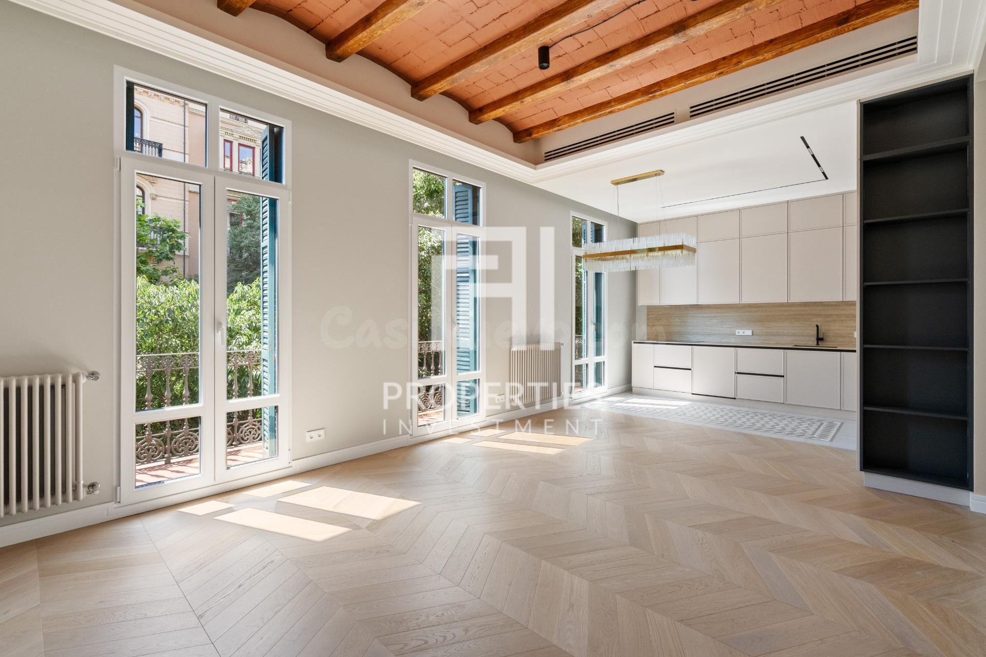 Finca Regia Reformada con Encanto Modernista en el Eixample Derecho