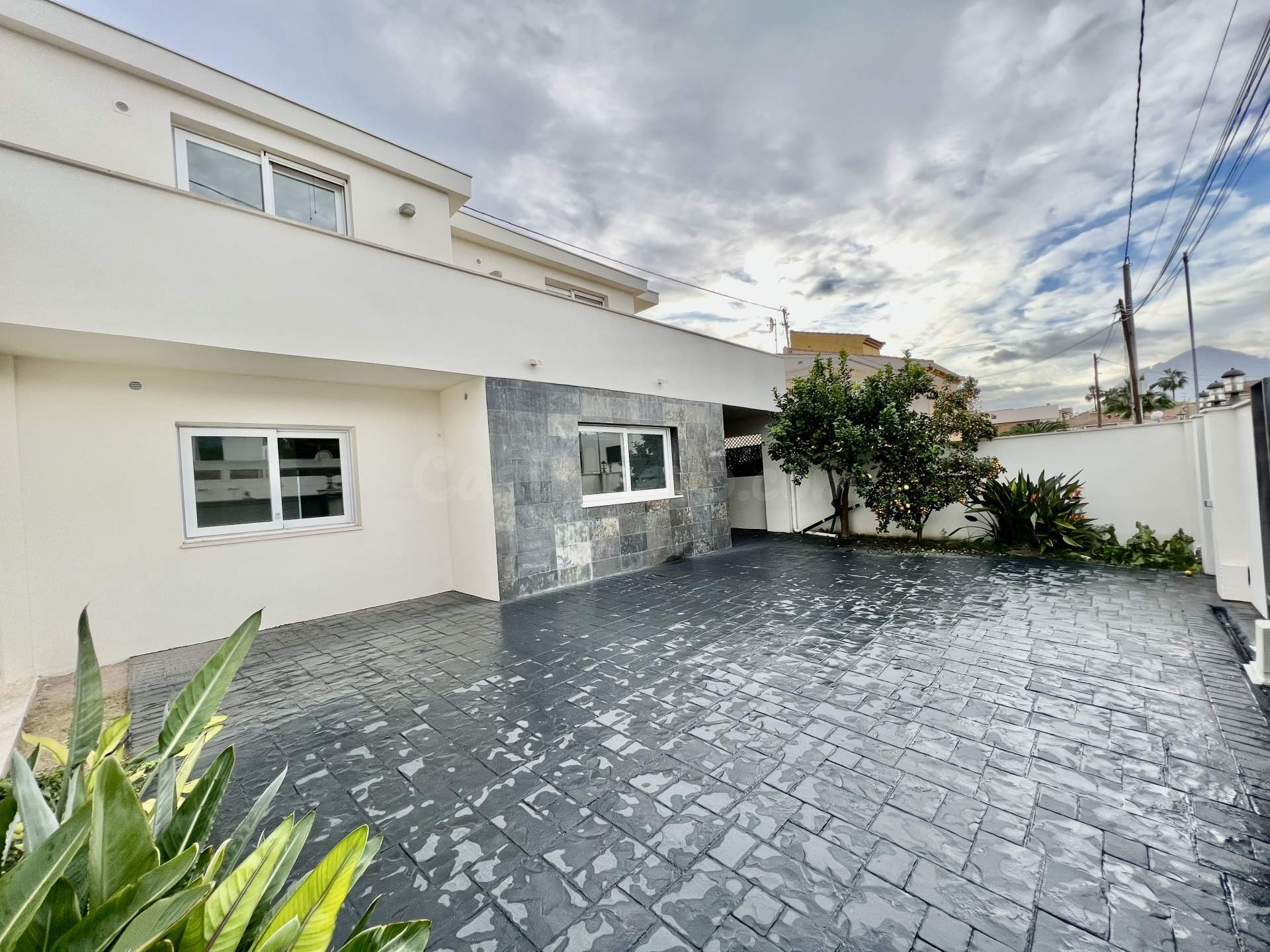 Se vende una casa en Albir - foto 3