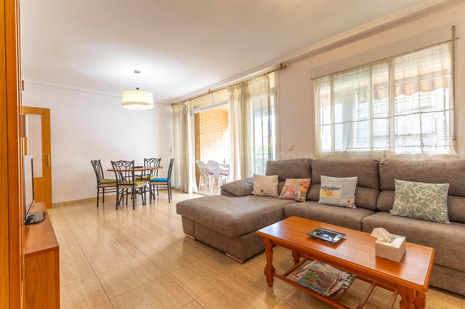 Vivienda amplia en Residencial Isla Tabarca - foto 3