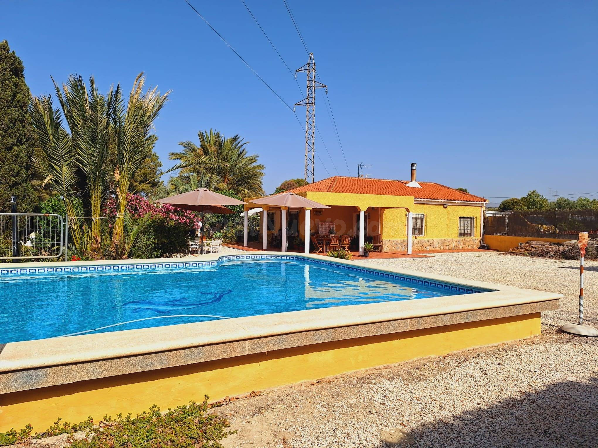 ¡Oportunidad Única! Encantador Chalet con Amplia Parcela en  - foto 2
