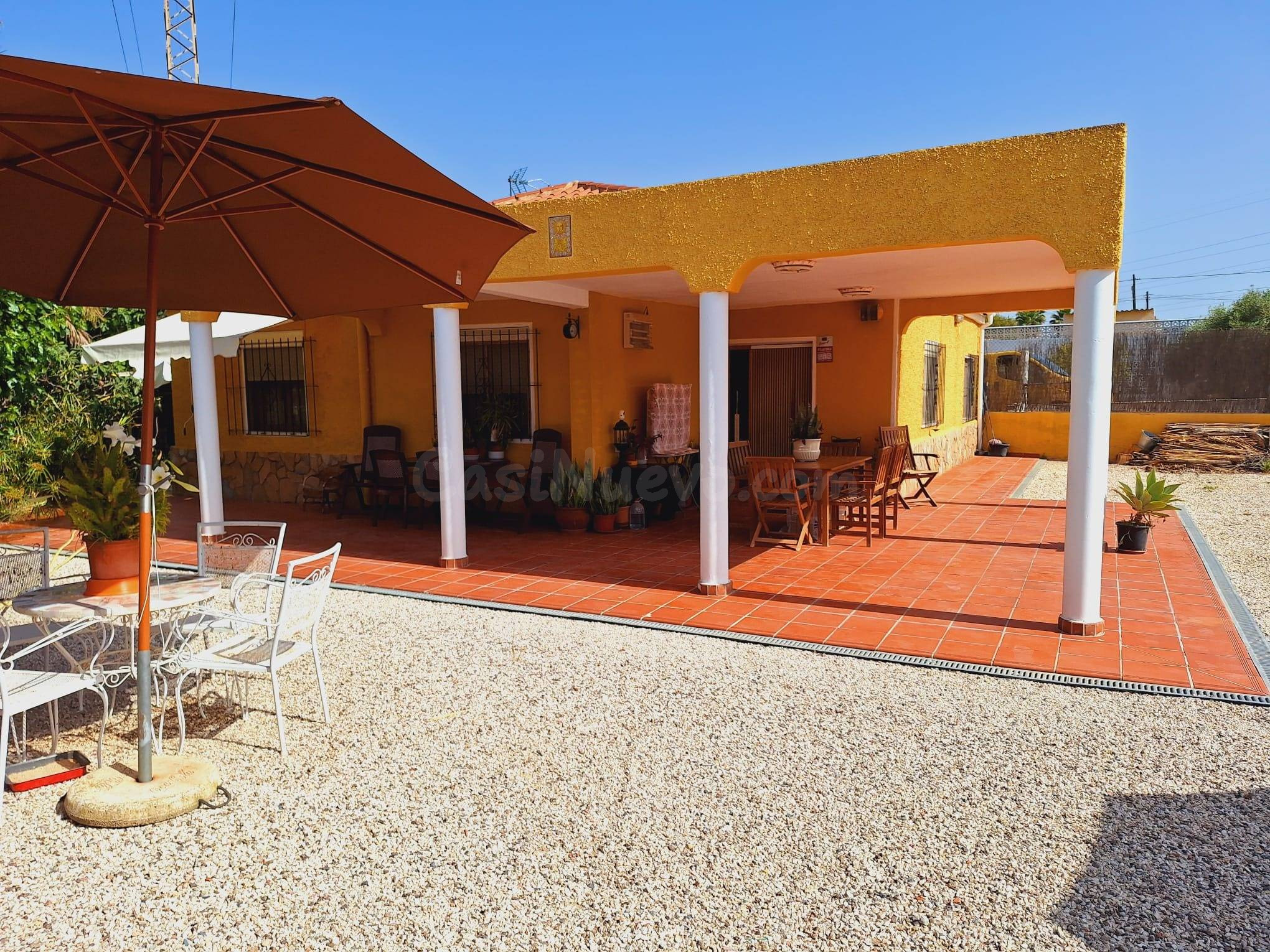 ¡Oportunidad Única! Encantador Chalet con Amplia Parcela en  - foto 5