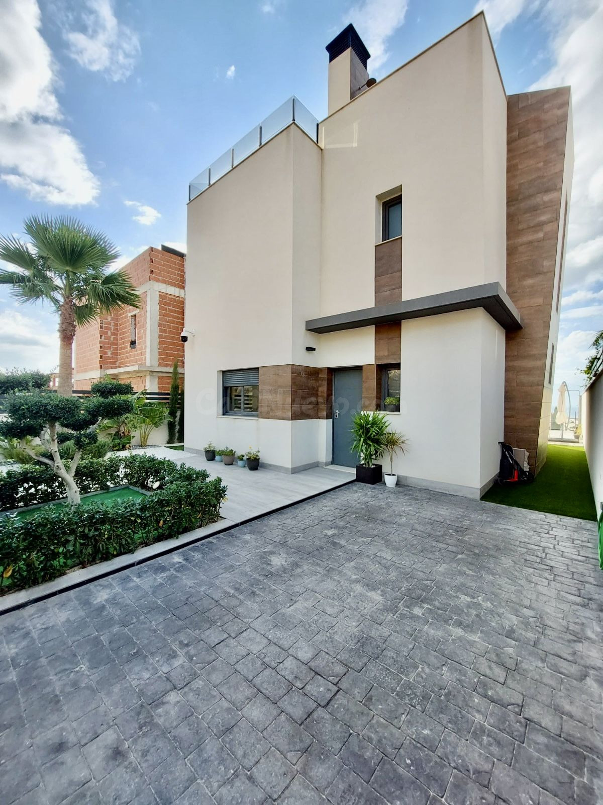 SE VENDE UNA CASA INDEPENDIENTE EN BALCÓN DE FINESTRAT