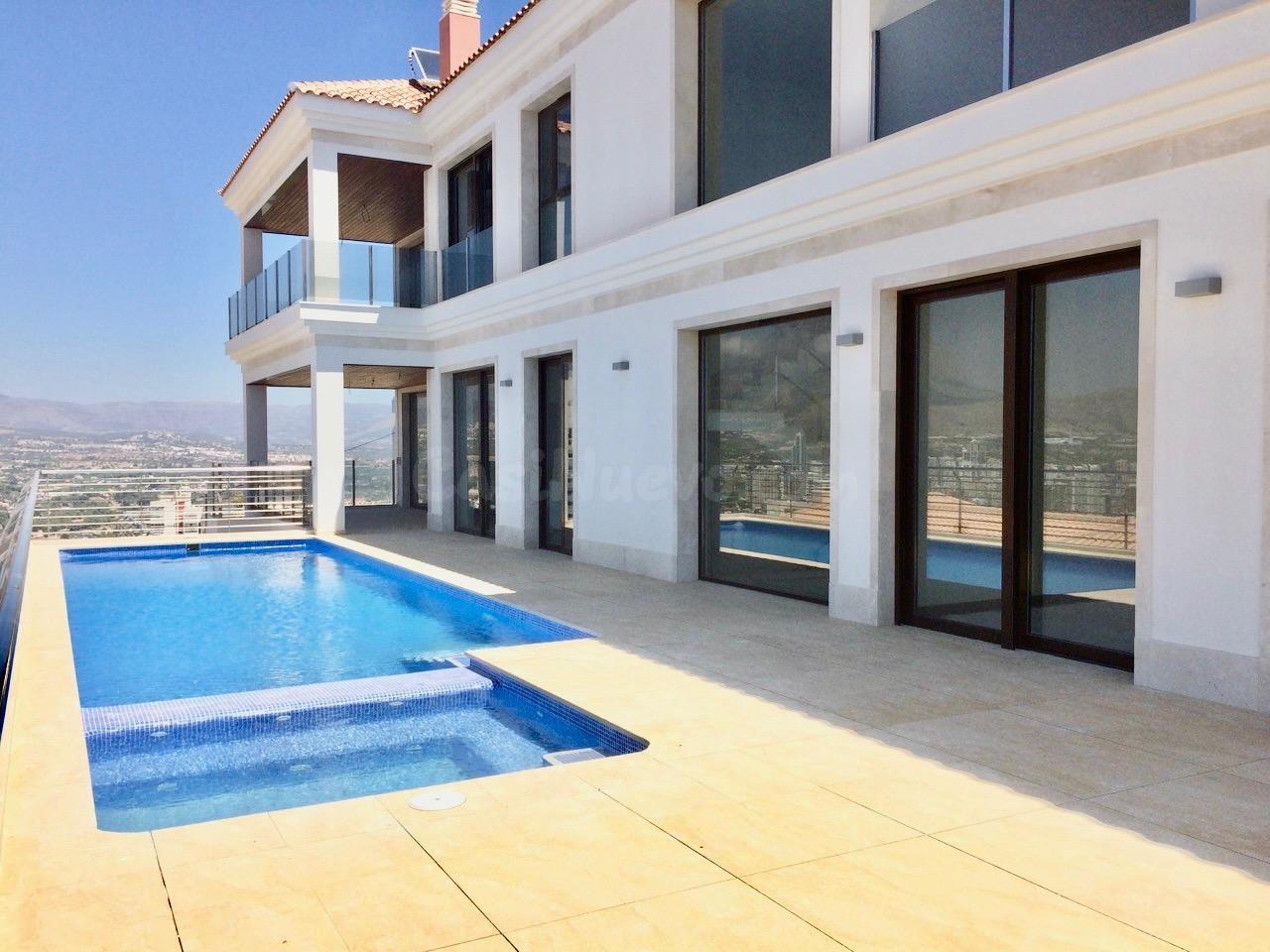 VILLA DE LUJO EN VENTA EN BENIDORM