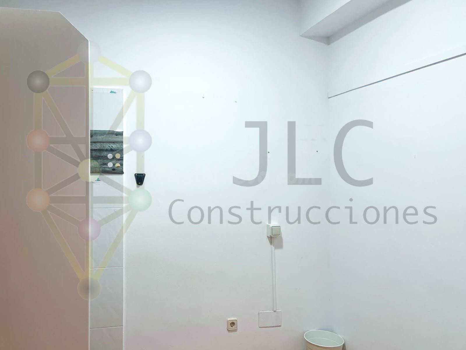 Local con rentabilidad y posibilidad de cambio de uso en Alc - foto 2
