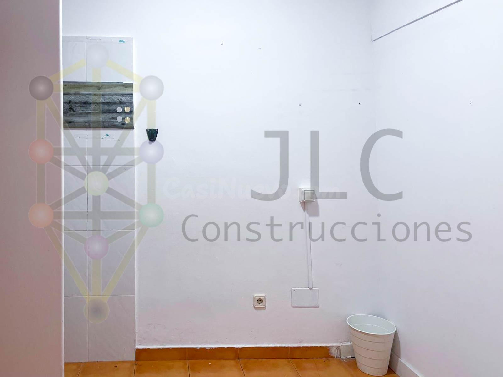 Local con rentabilidad y posibilidad de cambio de uso en Alc - foto 3