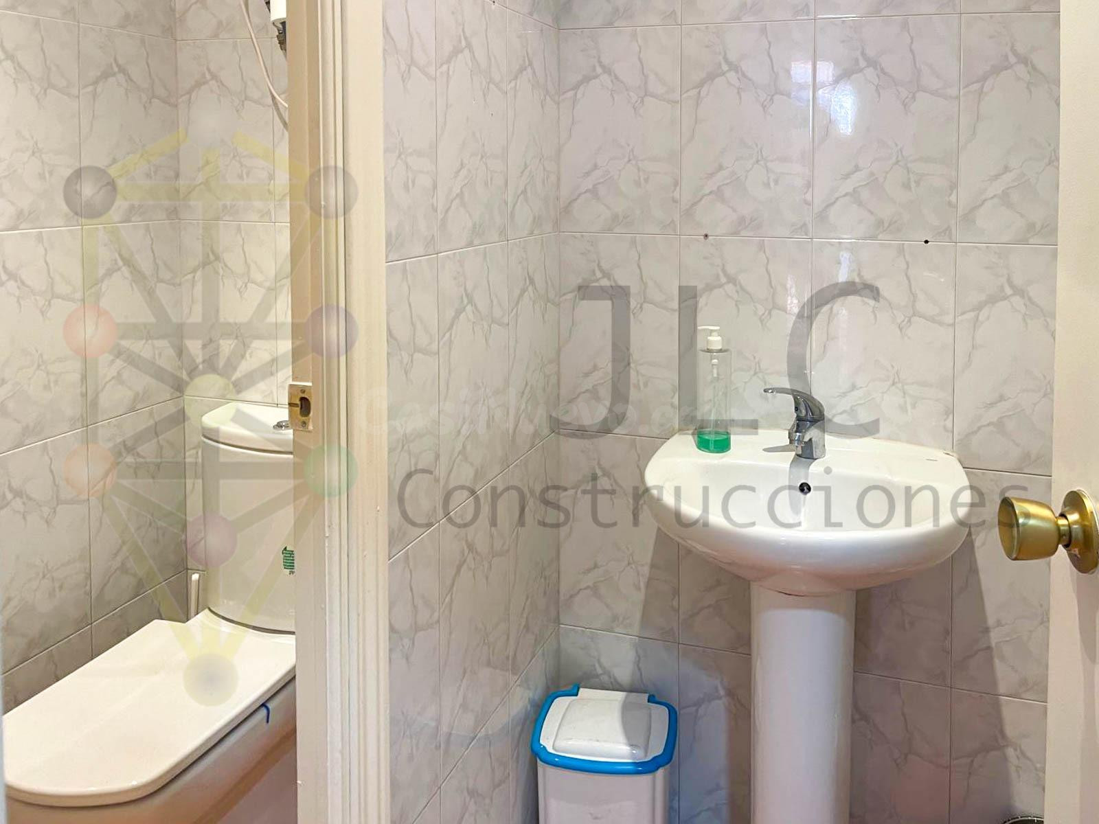 Local con rentabilidad y posibilidad de cambio de uso en Alc - foto 4