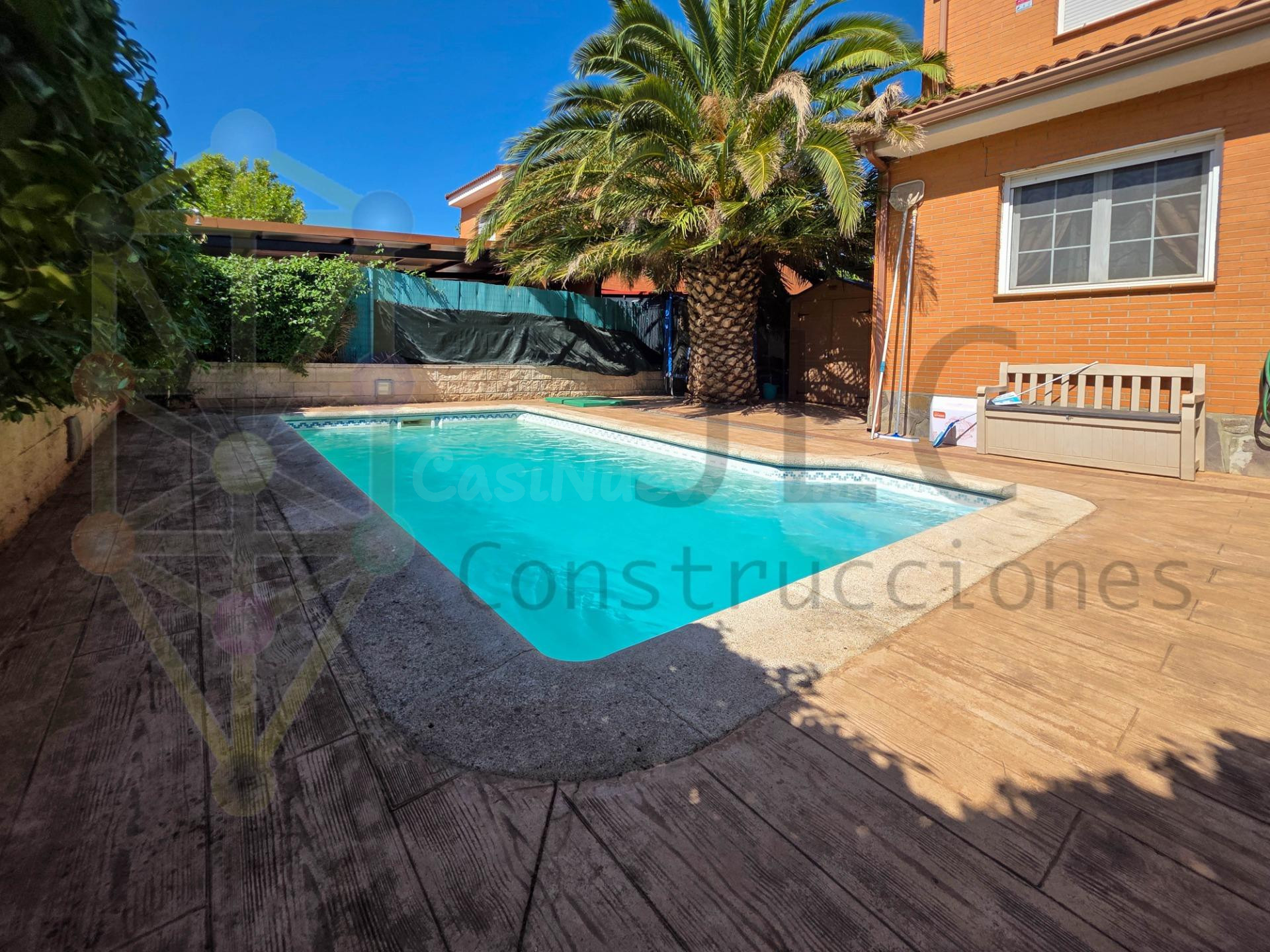 Chalet pareado de 177 m2 con piscina por 395.000 €