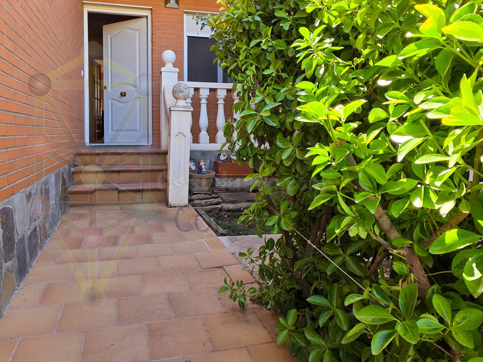 Chalet pareado de 177 m2 con piscina por 395.000 € - foto 2