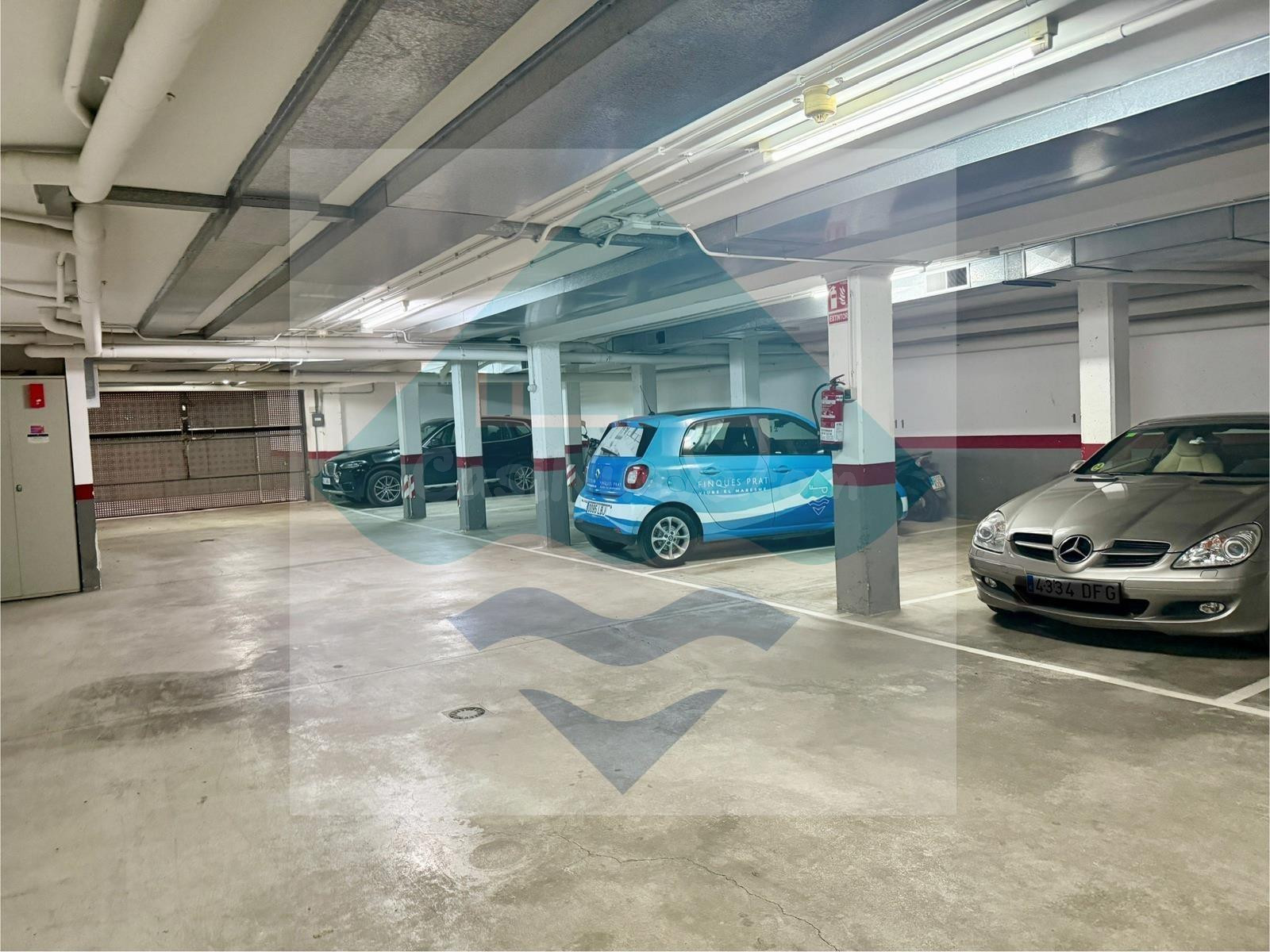 ️ ¡PLAZA DE PARKING EN EL CENTRO DE ALELLA! ✨ - foto 2