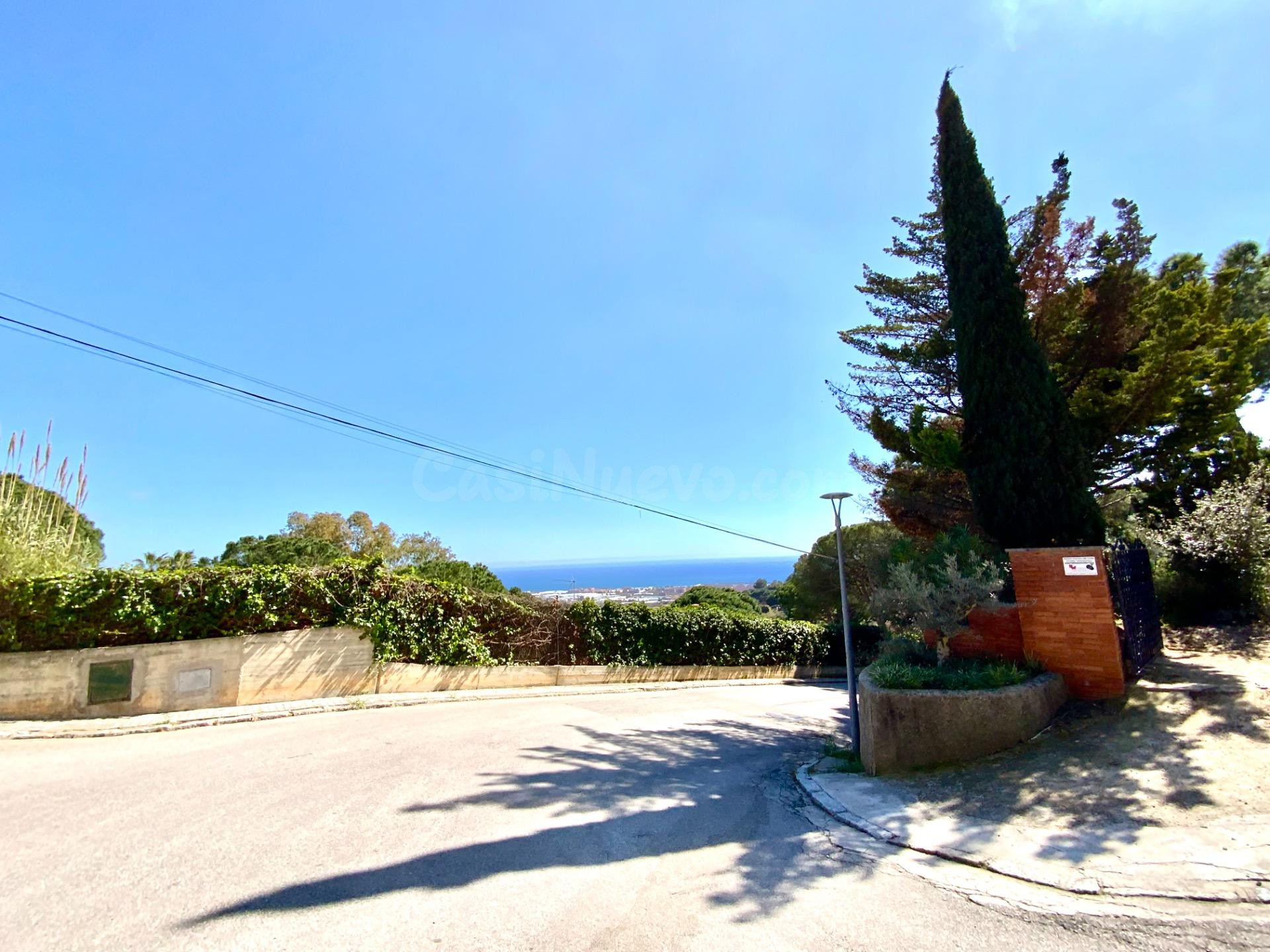 Parcela urbana en La Cisa con vistas al mar y proyecto para  - foto 3