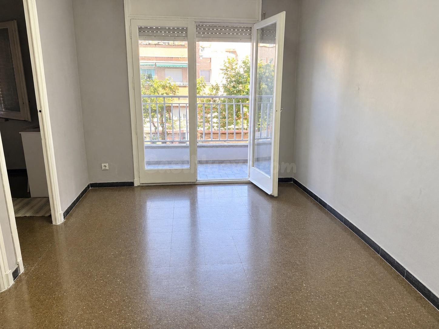 Piso con terraza en segunda línea de mar, alquilado hasta se