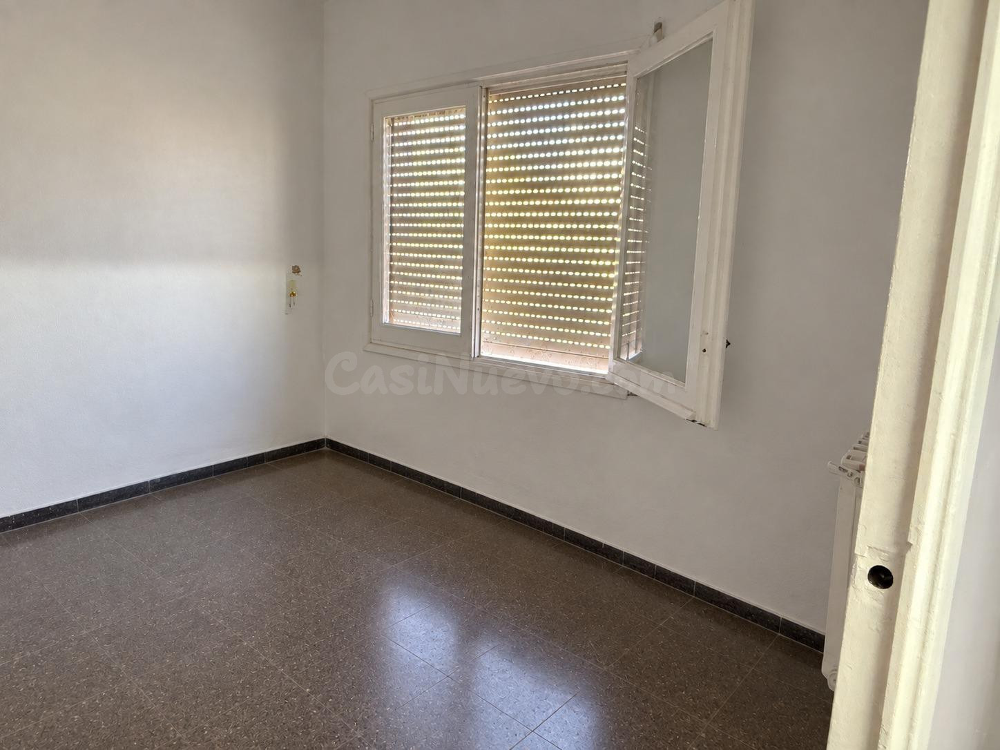 Piso con terraza en segunda línea de mar, alquilado hasta se - foto 5
